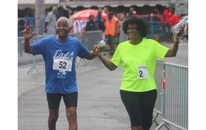 Benjamen Amboisine, 90 ans boucle les Duos au Soleil avec sa fille Marie-Noëlle. Chapeau !